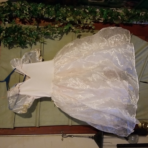 Girls dress - Picture 2 of 3